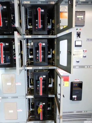 3200A GE AKD-8 Switchgear, 480V, x6 1600A, x1 3200A Bkrs