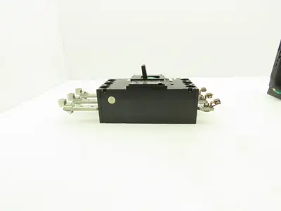 Fuji BU3KDG Circuit Breaker 300A Auto 480V 3 Pole With Through Door Operator