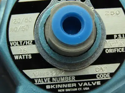 Honeywell Skinner A5LB2252 Solenoid Valve 3-Way NO 120V 250 PSI 1/4" 1/8" NPT