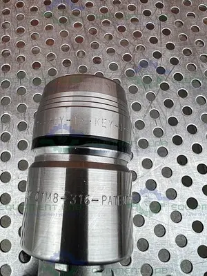 USED SWAGELOK QTM8-316 STAINLESS STEEL FEMALE QUICK CONNECT FITTING