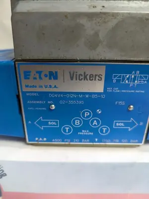 New | in-Stock VICKERS DG4V4-012N-M-W-B5-10 Solenoid Valves | Surplus Asset Holdings #1218735