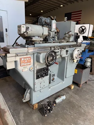 1977 BROWN & SHARPE 1020U Universal Cylindrical Grinders | GMT (4)