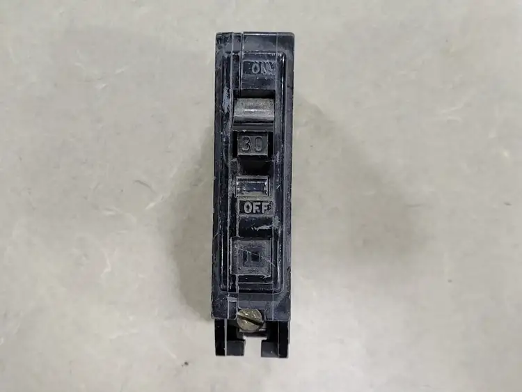 Used SQUARE D QO130 Switchgears British Columbia CA | Lenmark #242379
