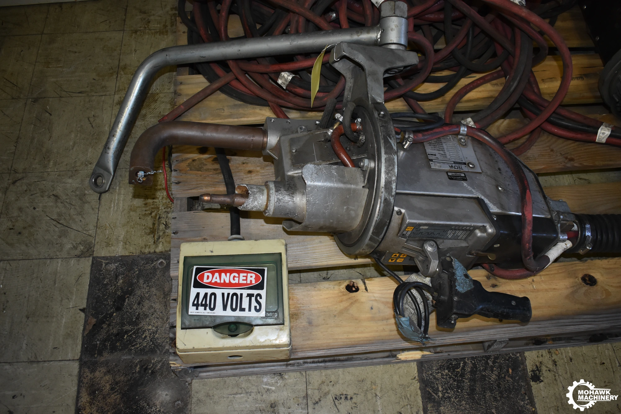 63/23 KVA TECNA "3323A" MEDIUM DUTY AIR-OPERATED PORTABLE WELDING GUN FOR A ROBOT