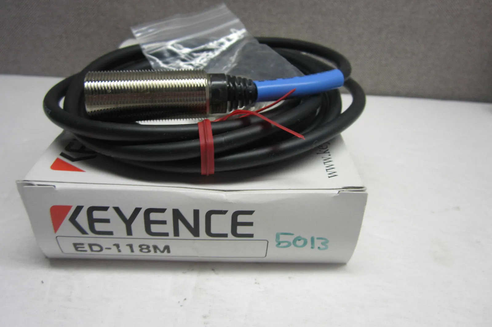 NEW KEYENCE ED-118M PROXIMITY SENSOR ED118M