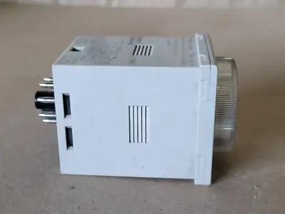 USED OMRON H3CR-A8
