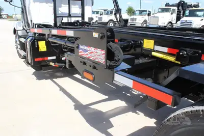 New | in-Stock 2027 MACK MD7 Rolloff Trucks Texas US | Roll Off Truck World #1491924