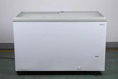 168-0047 FDF16CF 50" Sliding Glass Self Contained Chest Freezer