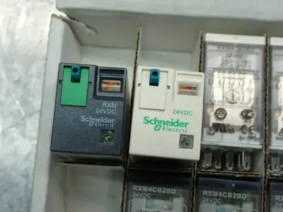 USED SCHNEIDER ELECTRIC RXM4CB2BD