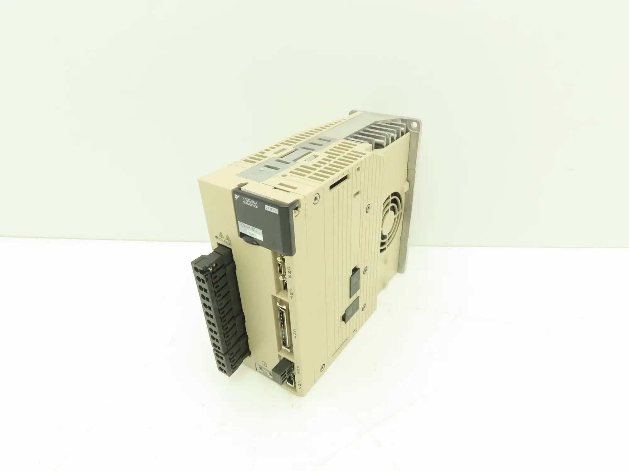 Yaskawa SGDV-5R5A01A SERVOPACK Drive Controller Module 200-230V 3Ph 0.750kW