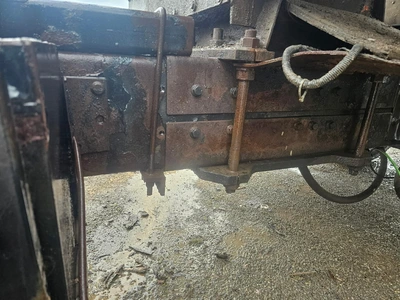 INTERNATIONAL 7600 tractor with loader | Iron Listing (13)