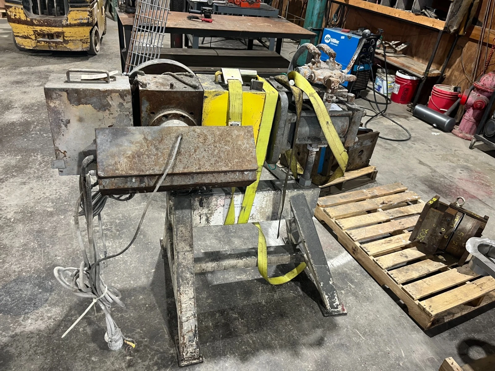 4.5" Extruder Hydraulic Screen Changer with Strand Die
