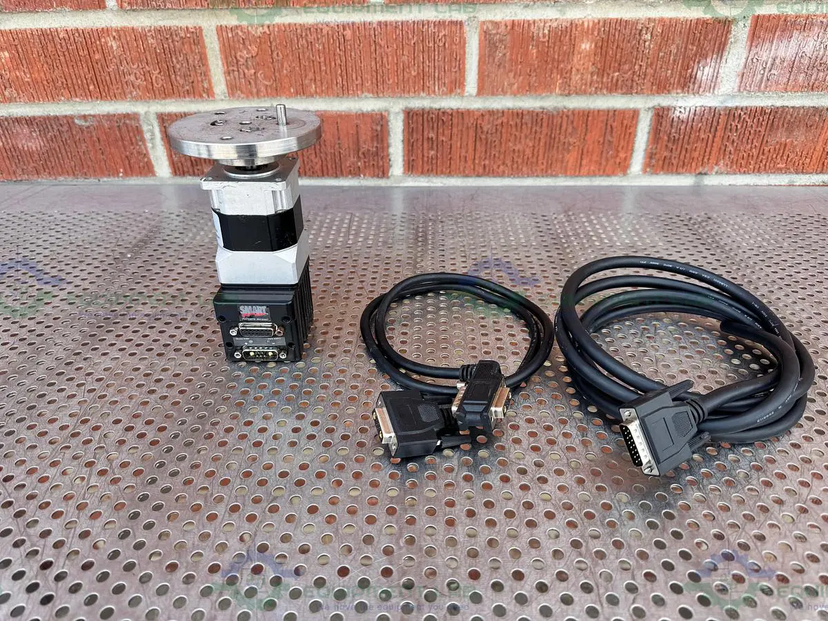 USED MOOG SM23165DT-DE INTEGRATED SERVO SMART MOTOR W/ MOOG GH23SP100 GEAR BOX 100:1