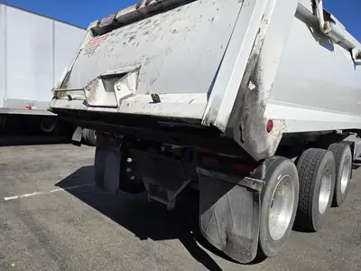 USED 2023 PETERBILT 567