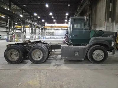 1995 Ford Aeromax L-9000 Yard Tractor, 634,335.5 Miles Indicated (LOCATION: Batavia, OH)