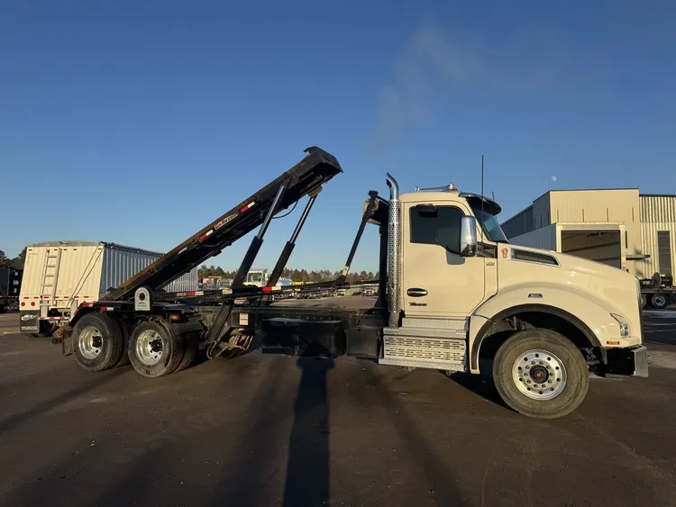 Used 2024 KENWORTH T880 GALBREATH Rolloff Trucks Minnesota US | Carco Truck & Equipment #1514203