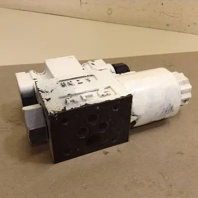 USED YUKEN DSG-01-2B2-D24-60-L