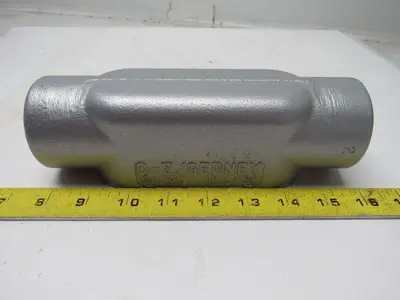 OZ GEDNEY C57 1-1/2" CONDUIT BODY FORM 7 LOT TYP C GRAY IRON LOT OF 2
