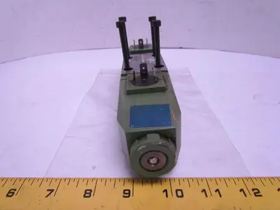 Vickers DG4V-3-2N-VM-U-H7-30 Directional Solenoid Valve CETOP 3, D03