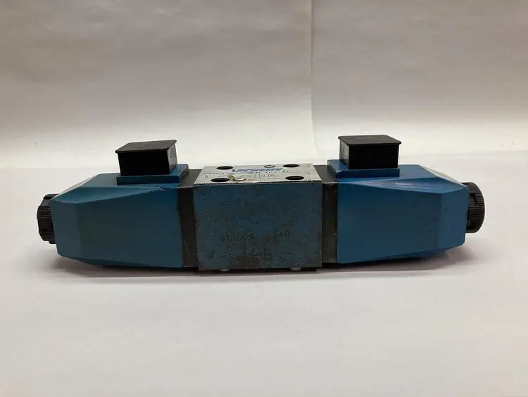 Used EATON VICKERS DG4V-3-6C-M-U-H7-30 Pump & Valve Parts Ohio US | Surplus Asset Holdings #1239269