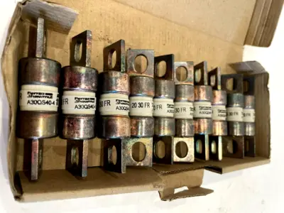 NEW MERSEN A30QS40-4 FUSE 300V 40A LOT OF 10 A30QS404