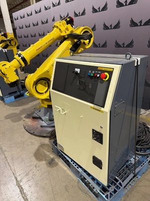 USED FANUC R-2000IC/210F