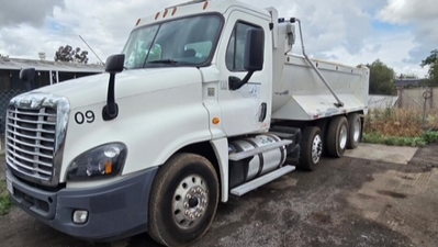 USED 2016 Freightliner Cascadia Super 10
