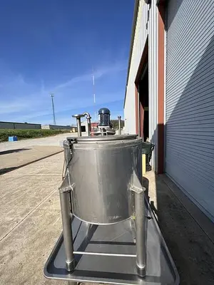Stainless steel mix tank with pump and lightning agitator