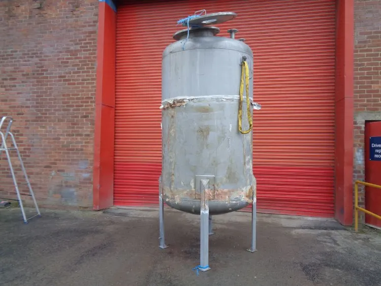 Used MCMILLAN 3,000 Litre Stainless Steel Tanks GB | Perry Equipment #121003
