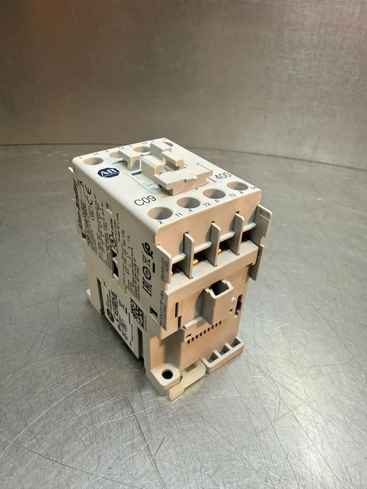 Allen Bradley 100-C09*400 /A w/ 1008-C09D40C /A Relay Coil (7.4.2)