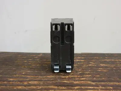 NEW SQUARE D QO240