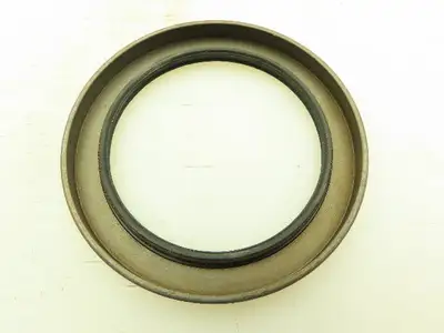 CR 29907 Double Lip Oil Seal 3.00 in Shaft, 4.003 in OD, 0.375 in Width Lot of 4
