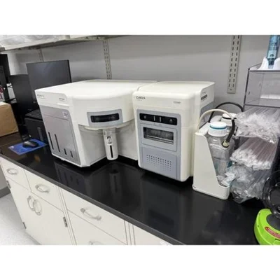 USED INVITROGEN ATTUNE NXT ACOUSTIC FOCUSING CYTOMETER WITH AUTO SAMPLER