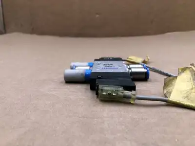 FESTO CPE14-M1BH-5J-QS-8 4-Way 2 Position Solenoid Valve 116PSI 24V