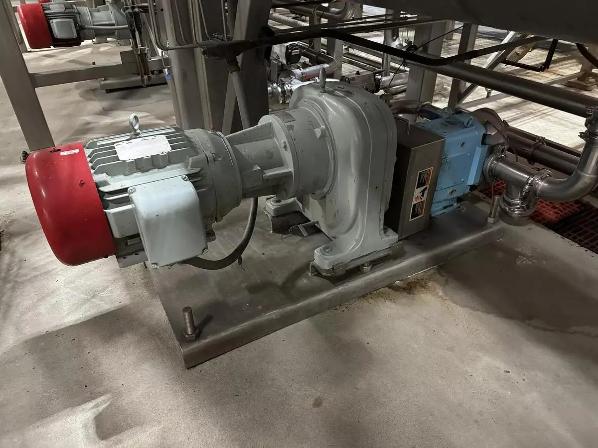 USED WAUKWSHA 220 POSITIVE DISPLACEMENT PUMP
