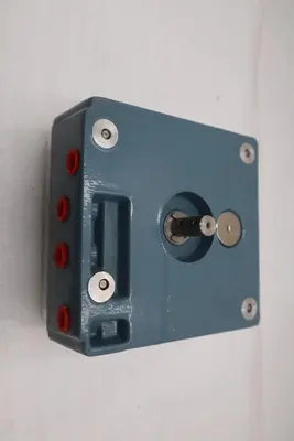 NAF 370210-90P Positioner Valve NEW IN BOX STOCK GF-746