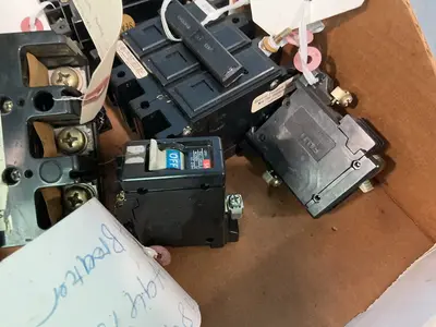 Used MITSUBISHI , FUJI ELECTRIC _UNKNOWN_ Circuit Breakers Ohio US | HGR 24 #1316516