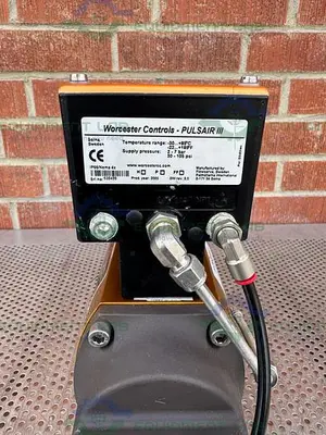 USED FLOWSERVE L 93 SWP4 DIGITAL VALVE POSITIONER W/ 20 39 SN 6 R6 PNEUMATIC ACTUATOR