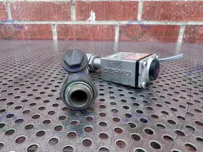 USED GEMU 540/15/D59405-1 PNEUMATIC VALVE ACTUATOR W/ 1/2" NPT FITTING