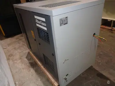 USED 2007 ATLAS COPCO 2007 ATLAS COPCO SF8 FF 10 HP ROTARY SCROLL OIL FREE AIR COMPRESSOR WITH DRYER