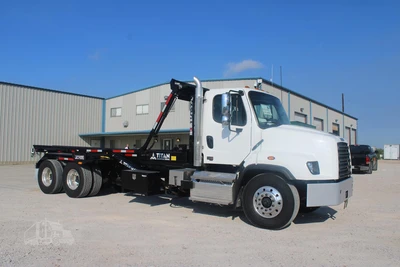 New | in-Stock 2027 FREIGHTLINER 114SD PLUS Rolloff Trucks Texas US | Roll Off Truck World #1507657