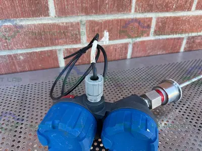 USED MAGNETROL 705-5100-110/7EF-E4PN-024  LEVEL TRANSMITTER W/ 2.5" FITTING