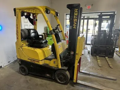 USED 2015 HYSTER S30FT