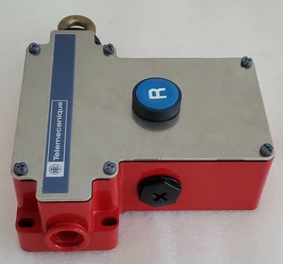 NEW Telemecanique 813320