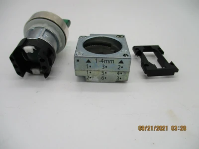 New SY-000185 3-position, green Illuminated Selector Switch