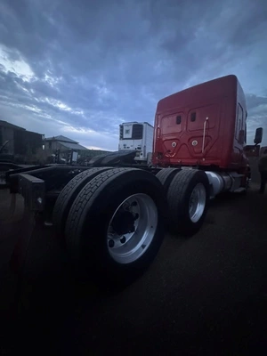 Used 2017 FREIGHTLINER CASCADIA Miscellaneous Trucks/Trailers California US | Revelation Machinery #1421965