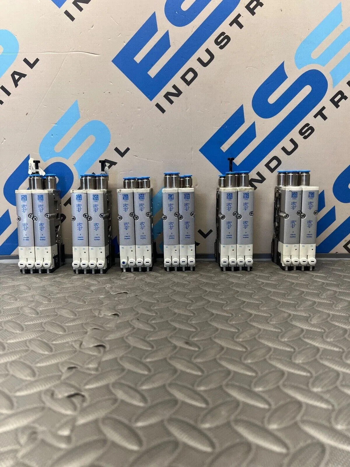 USED Festo 537957 K attached to 537957 K attached to VMPA2-FB-EMS-4