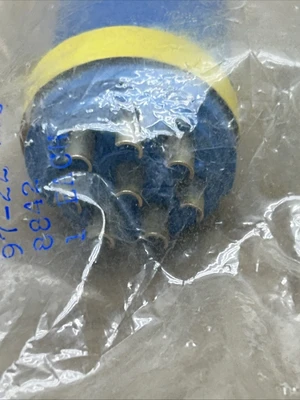 NEW Amphenol 972223S