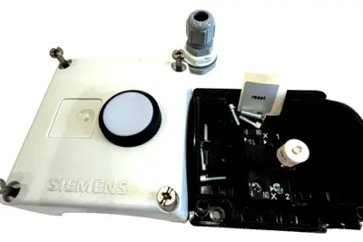 NEW SIEMENS 3SB3801-0AA3 EMPTY ENCLOSURE 3SB38010AA3