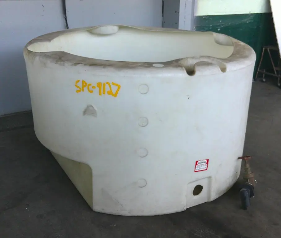 SPC9127  Tank 400 gallon vertical tank, poly, flat